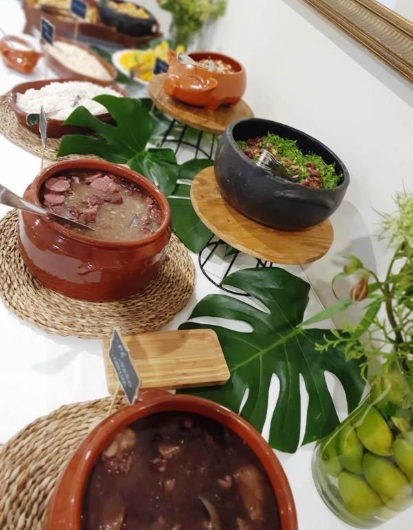 Buffet de feijoada em casa