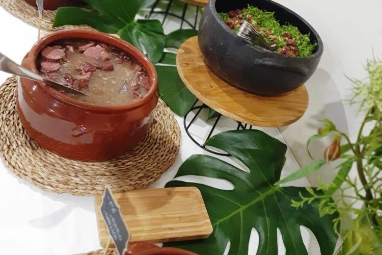 Buffet de feijoada em casa