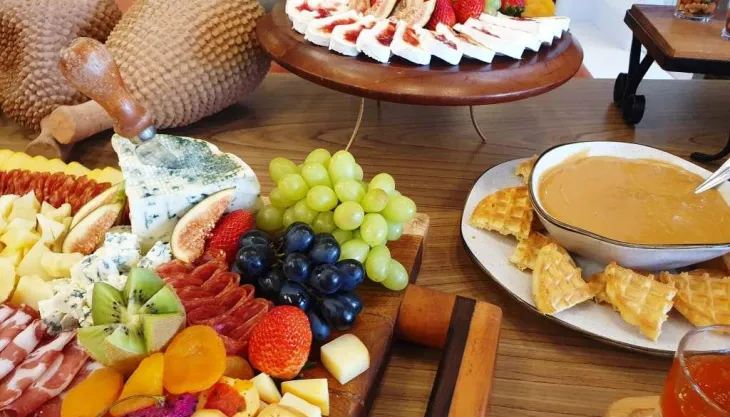 Mesa de antepastos corporativa Curitiba